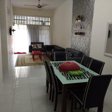 Zah'Ra Homestay Kuala Lipis Ngoại thất bức ảnh