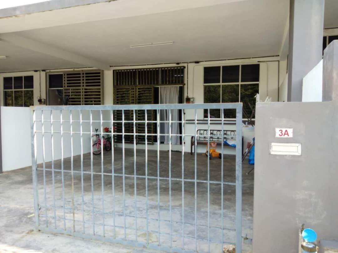 Zah'Ra Homestay Kuala Lipis Ngoại thất bức ảnh