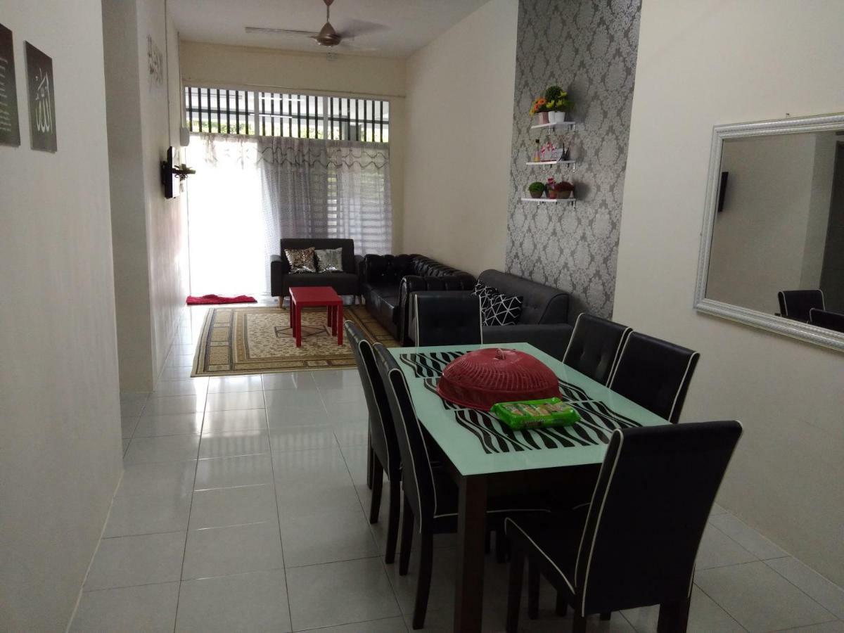 Zah'Ra Homestay Kuala Lipis Ngoại thất bức ảnh