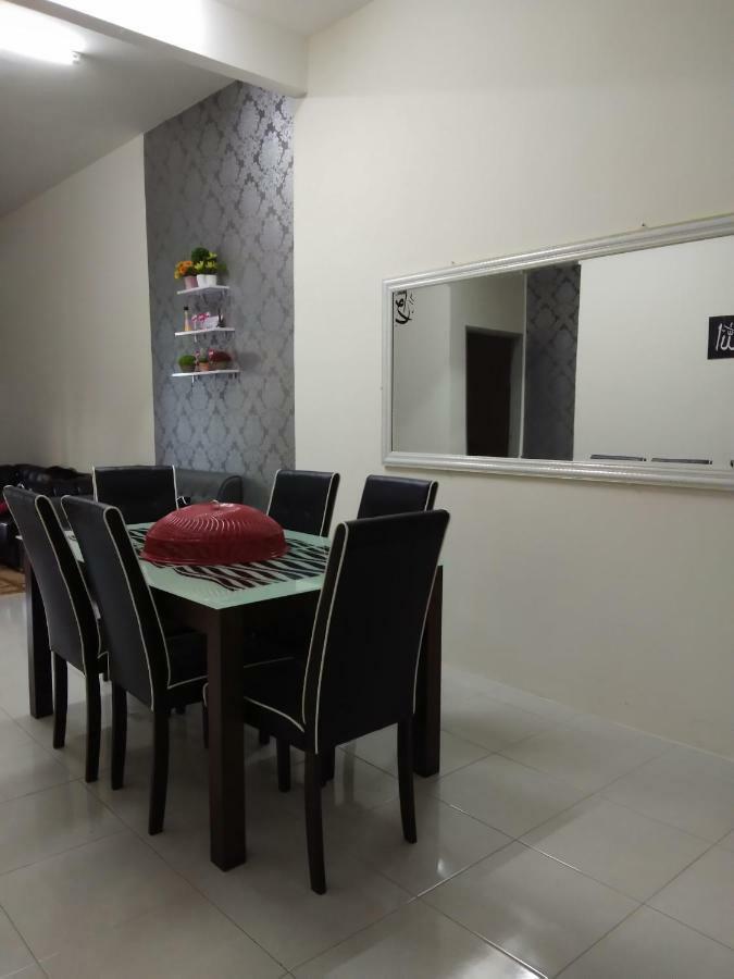 Zah'Ra Homestay Kuala Lipis Ngoại thất bức ảnh